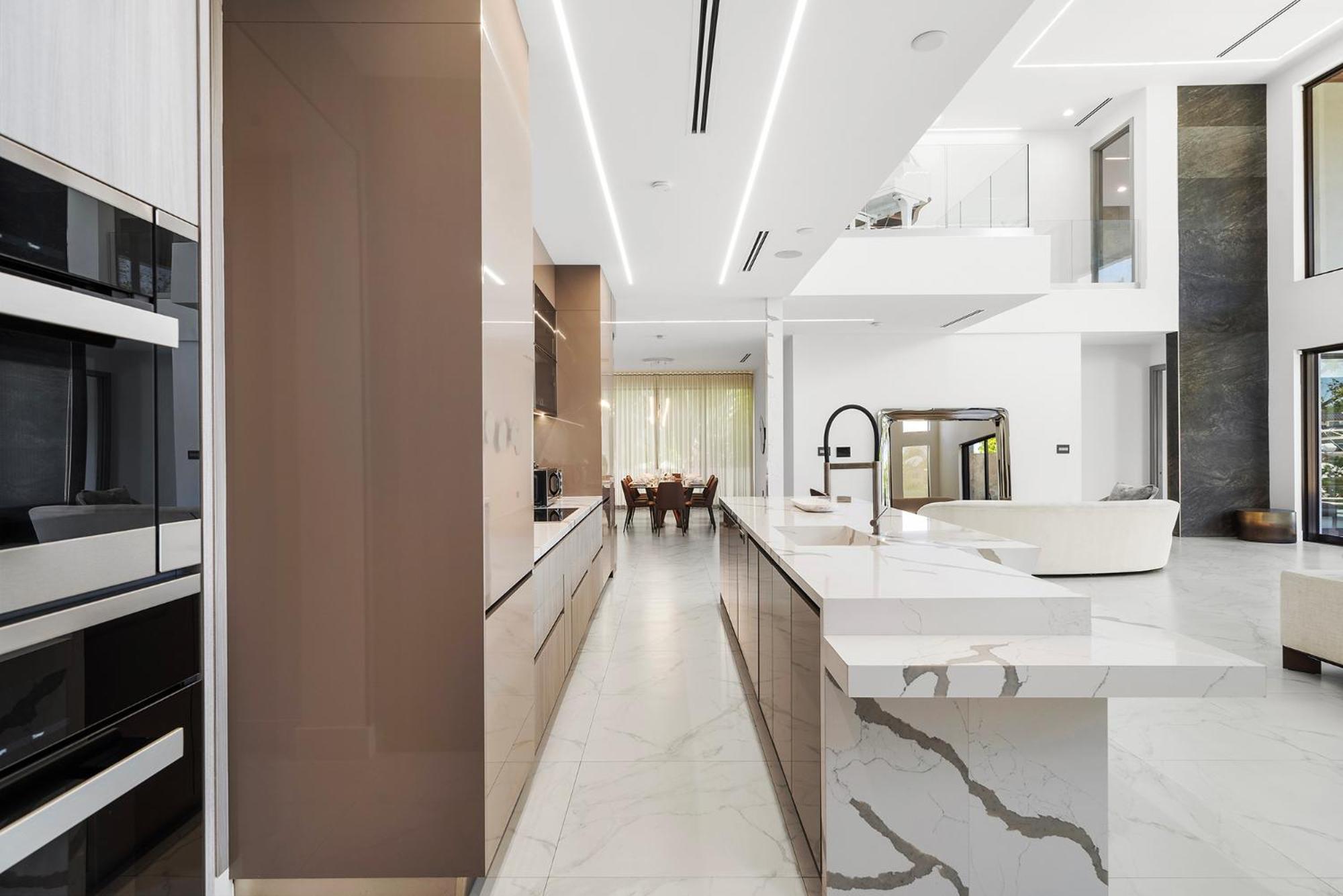 Waterfront 6 Bedrooms Sleeps 14 People Pousada *