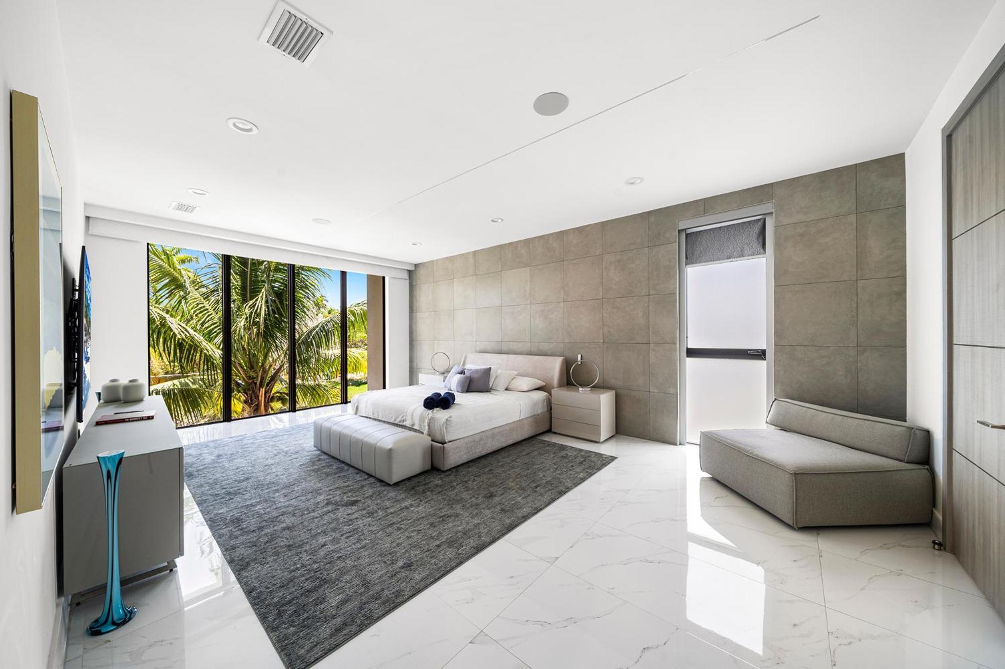 Waterfront 6 Bedrooms Sleeps 14 People Pousada