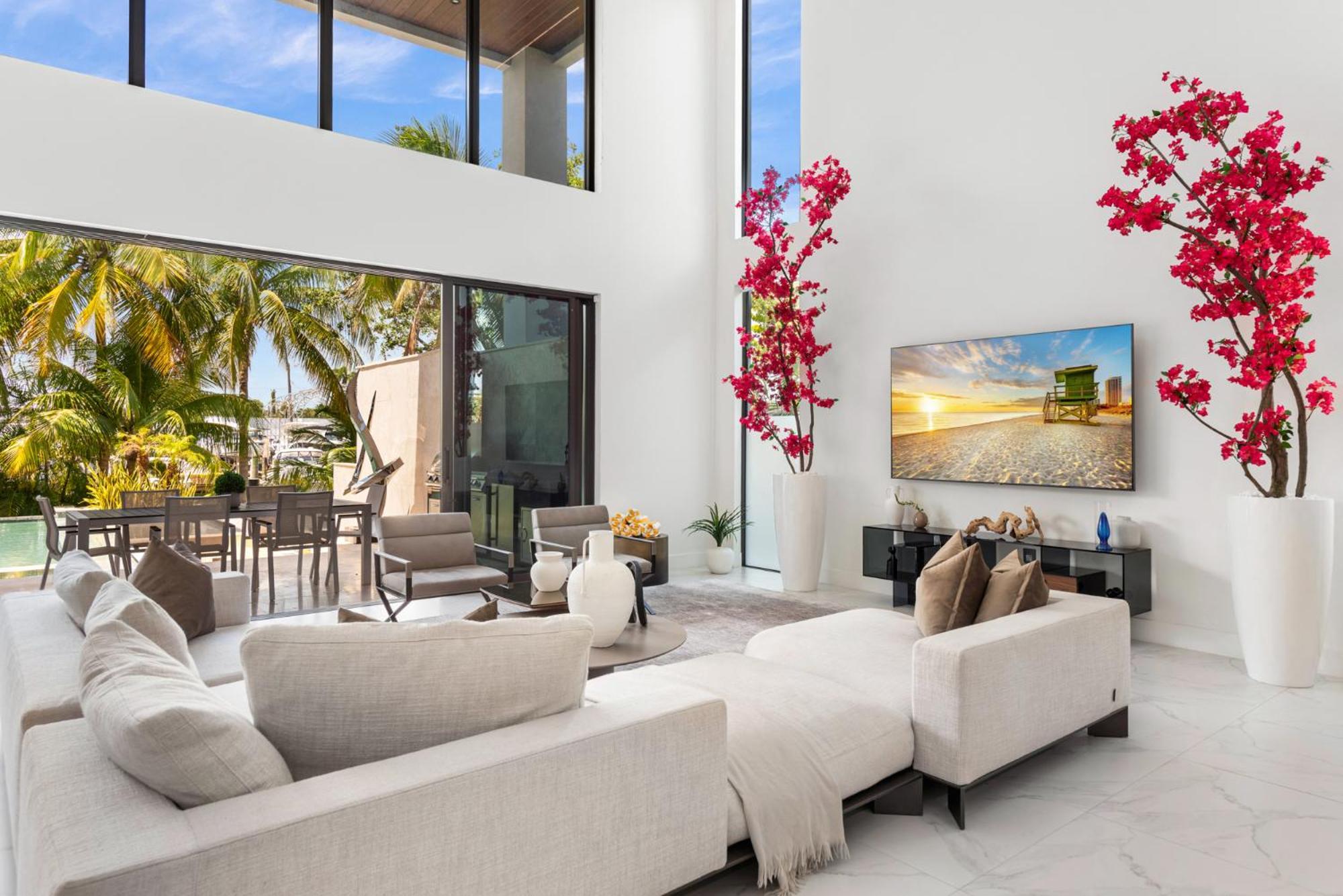 Waterfront 6 Bedrooms Sleeps 14 People Pousada